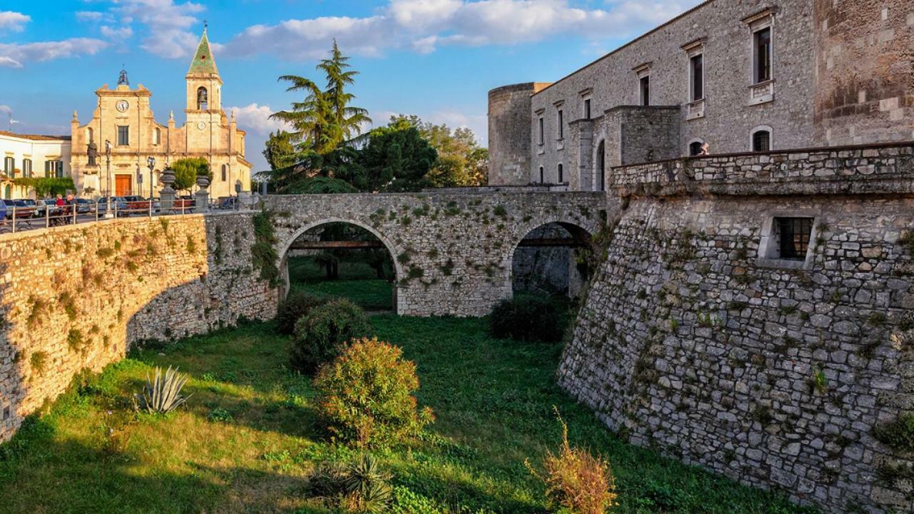 Allegretti'S House Venosa, Ospitalita E Accoglienza Екстериор снимка
